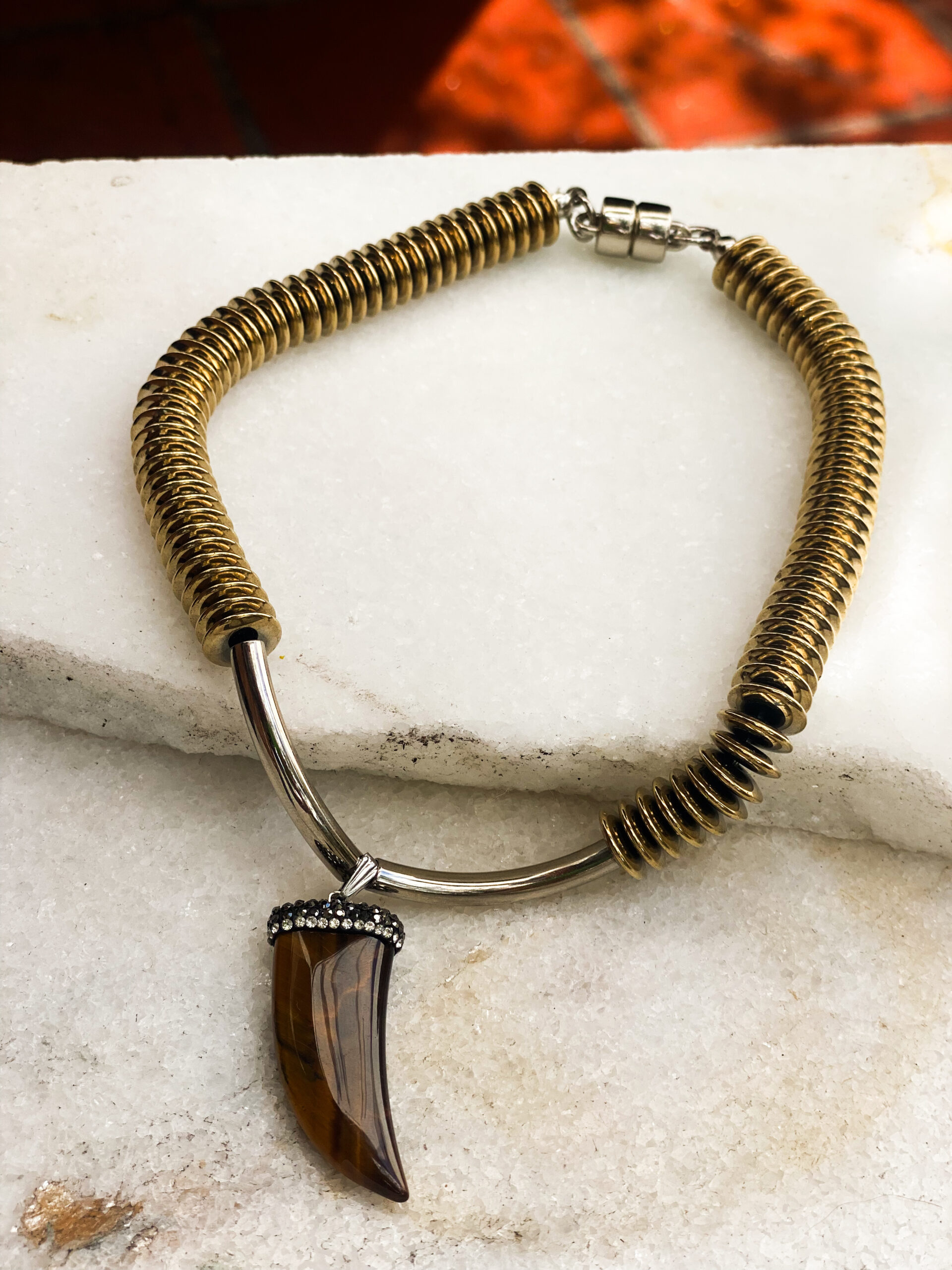 colar hematita tigre